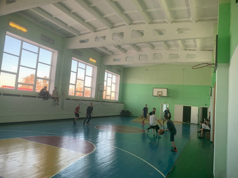 Внутришкольный турнир по баскетболу среди старших классов (7-11 классы).